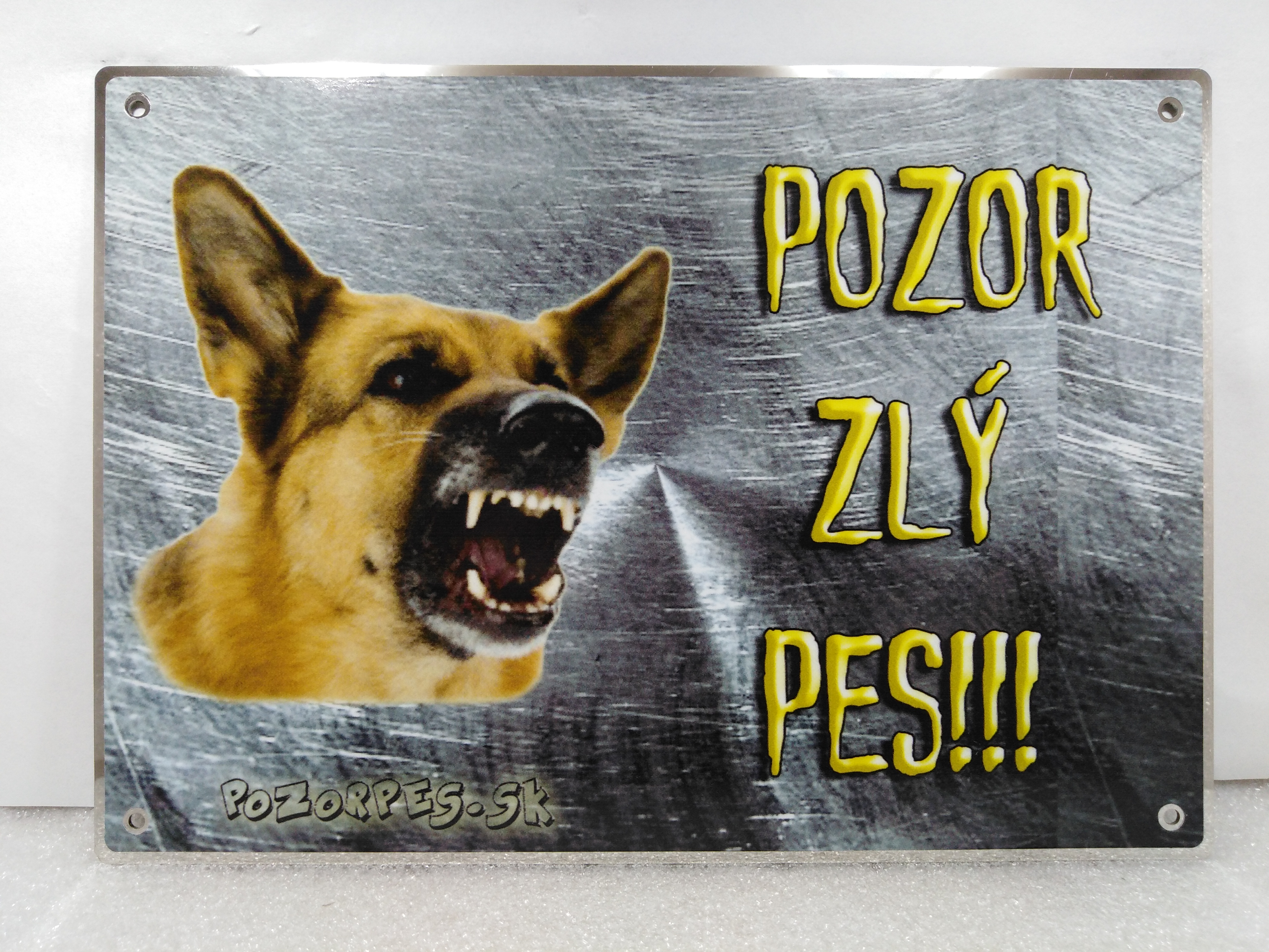 Pozorpes.sk,  výstražná tabuľka