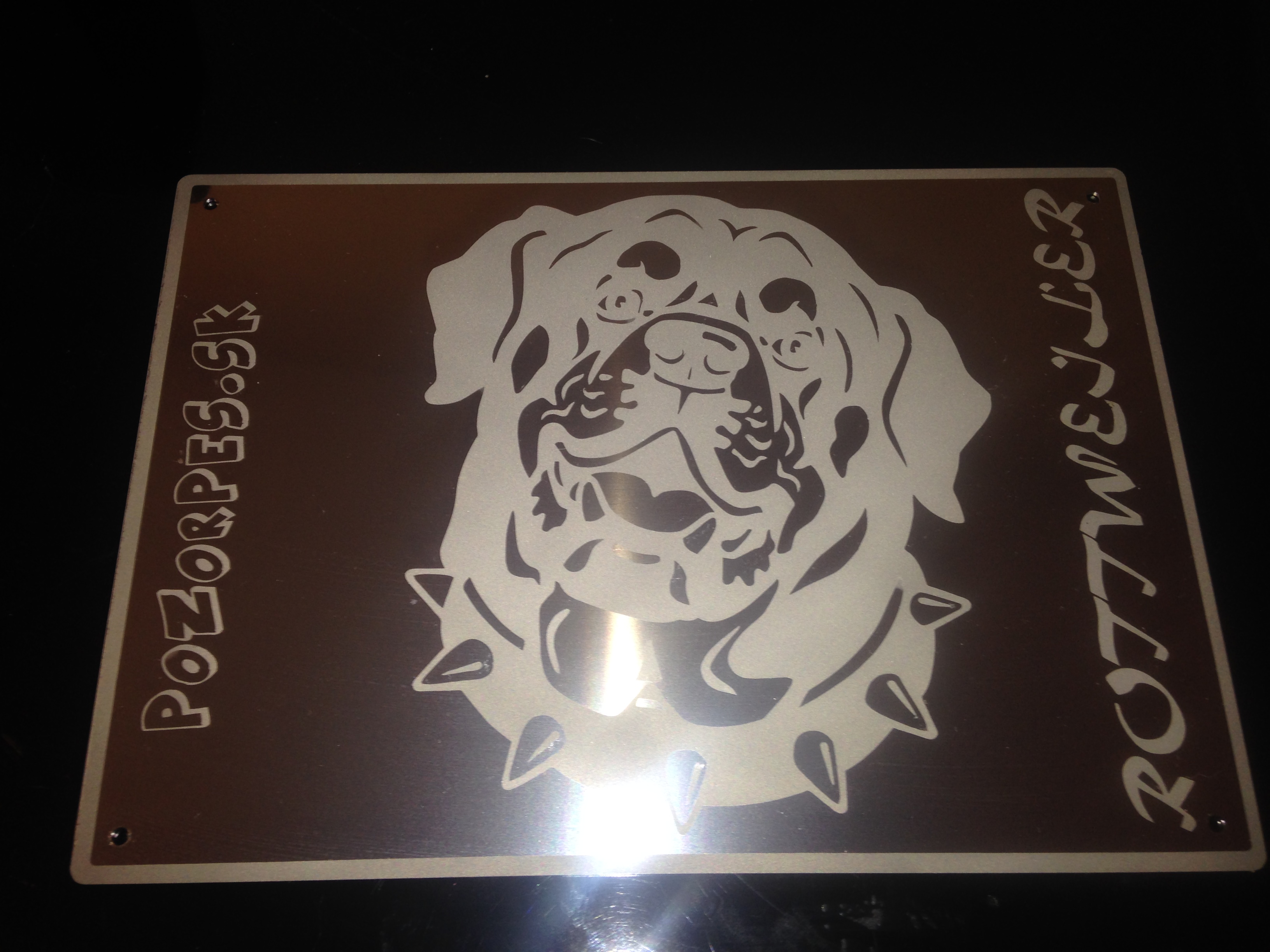 Pozorpes.sk,  výstražná tabuľka nerezová pieskovaná