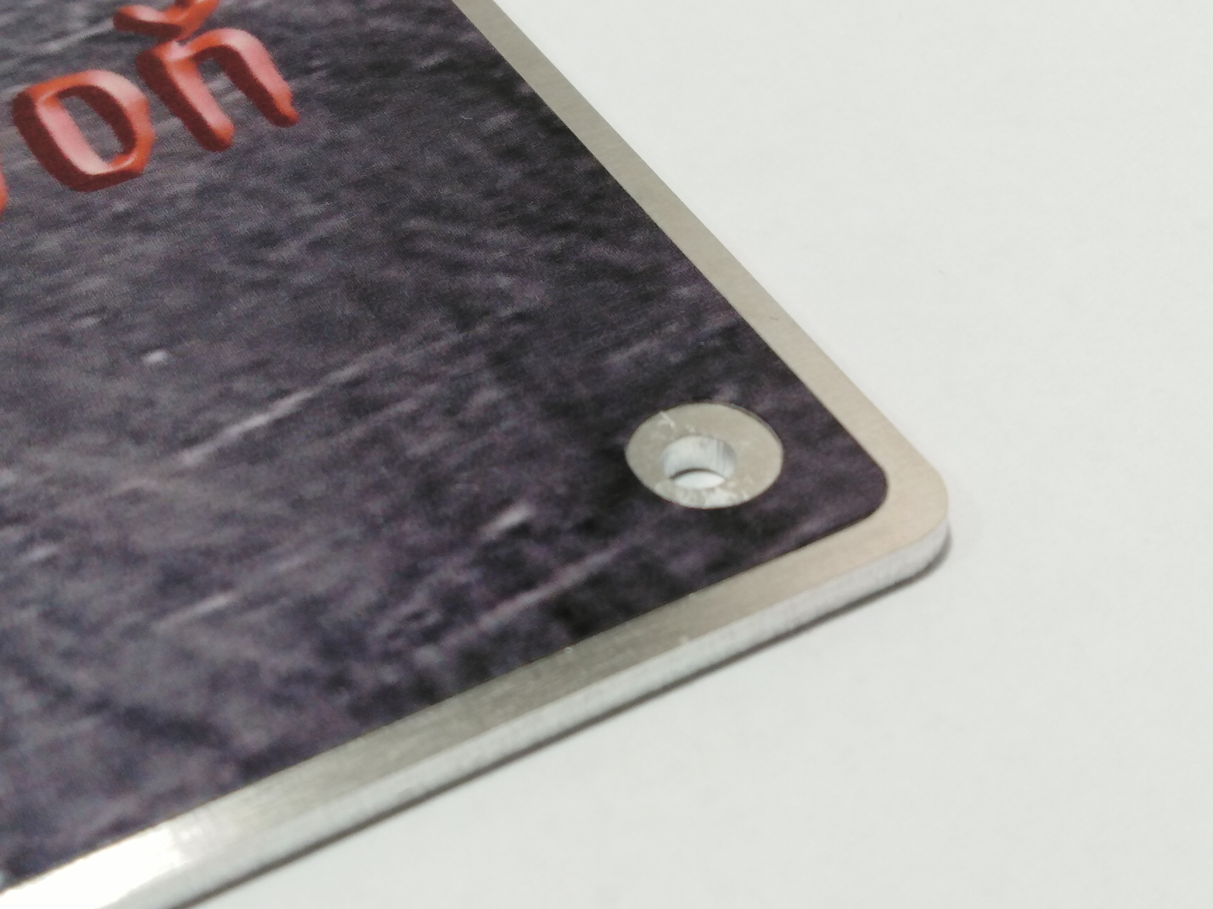 Pozorpes.sk,  výstražná tabuľka