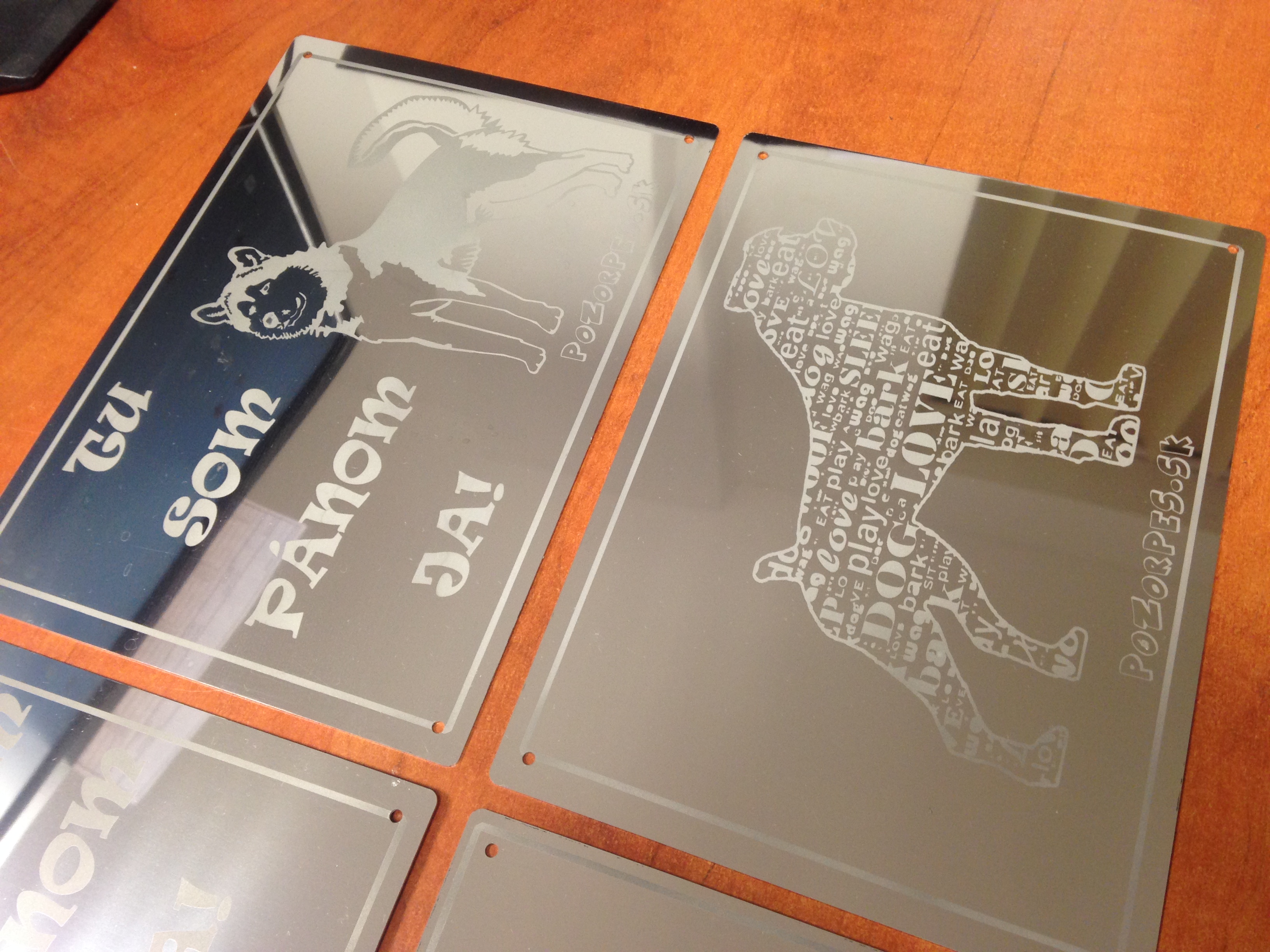 Pozorpes.sk,  Exkluzívna výstražná tabuľka nerezová pieskovaná