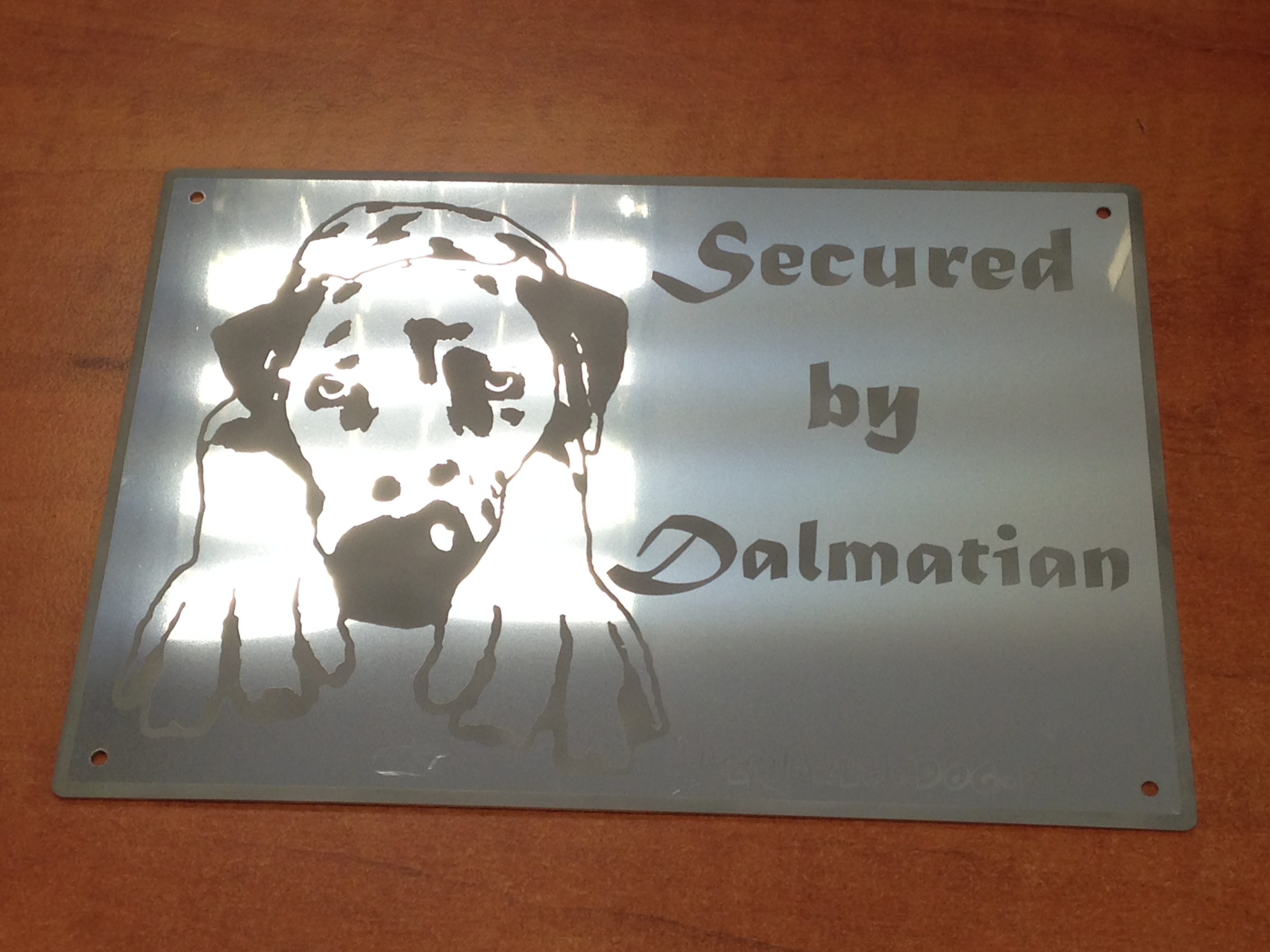 Pozorpes.sk,  výstražná tabuľka nerezová pieskovaná