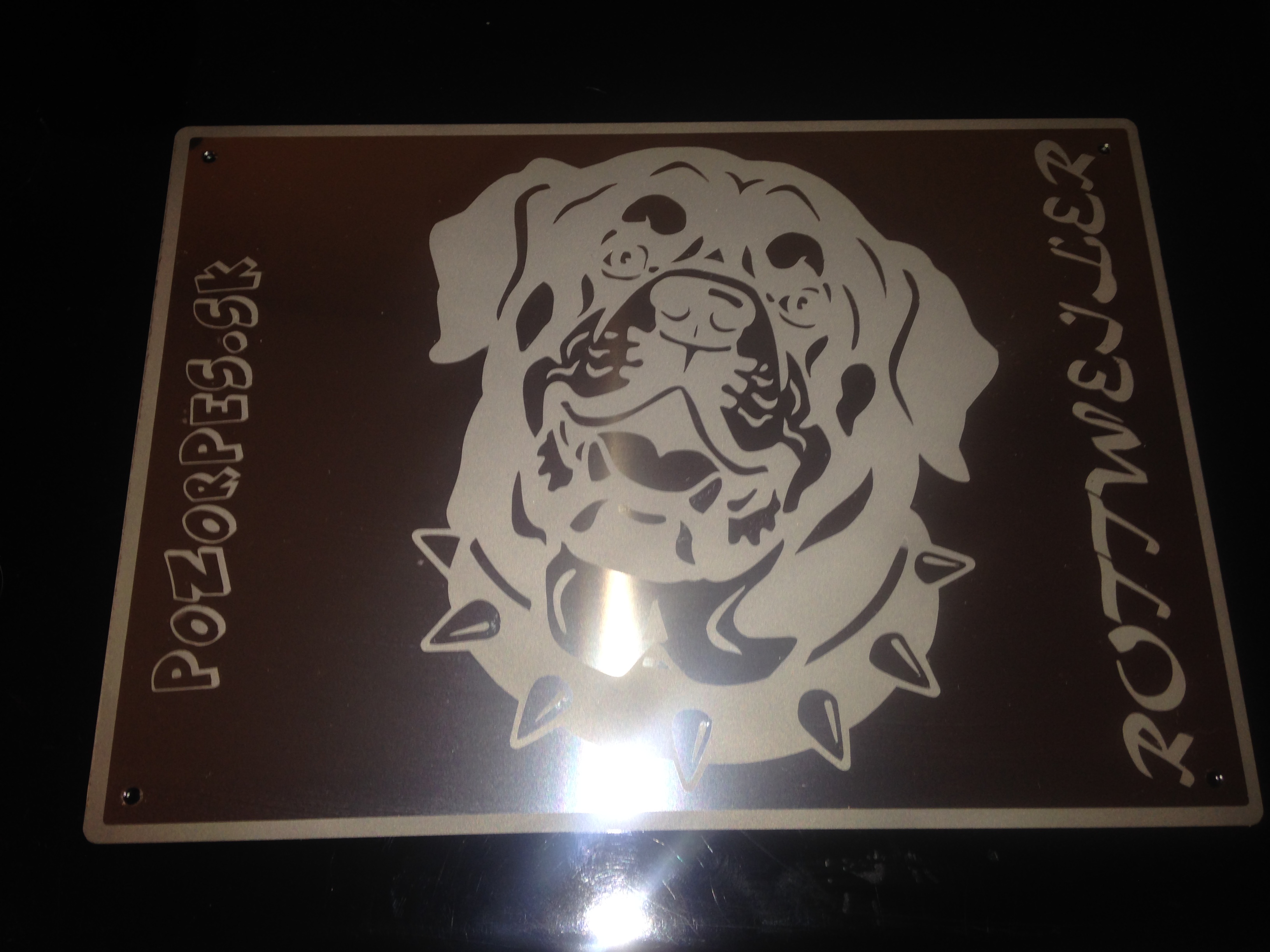 Pozorpes.sk,  výstražná tabuľka nerezová pieskovaná