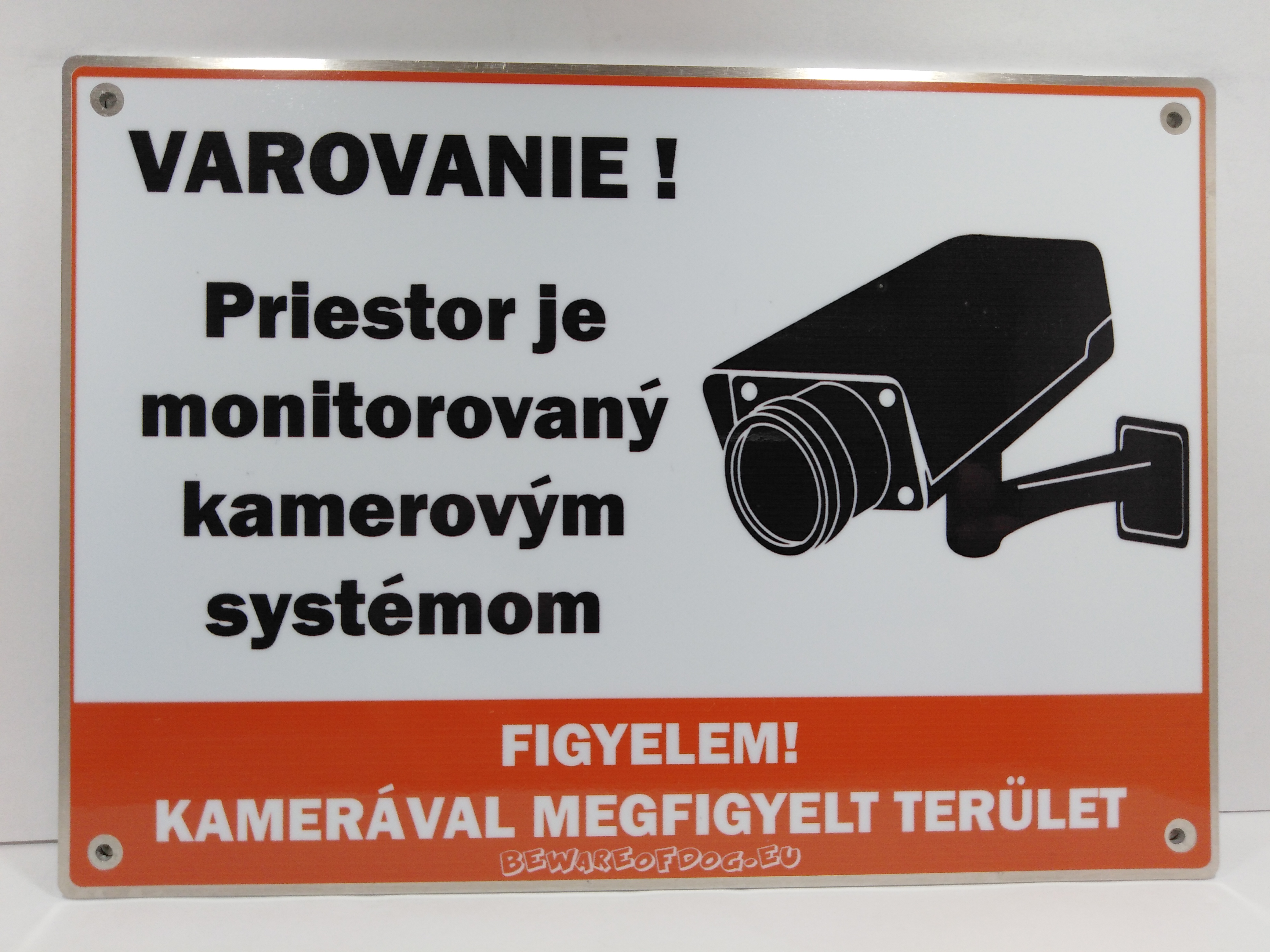 Pozorpes.sk,  výstražná tabuľka